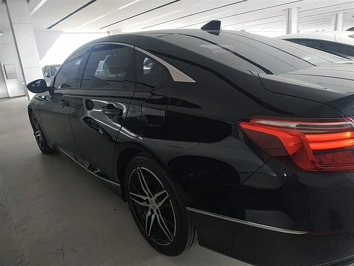 Фото 5 - Honda Inspire