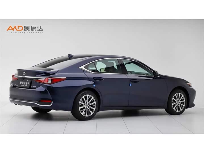 Фото 3 - Lexus ES