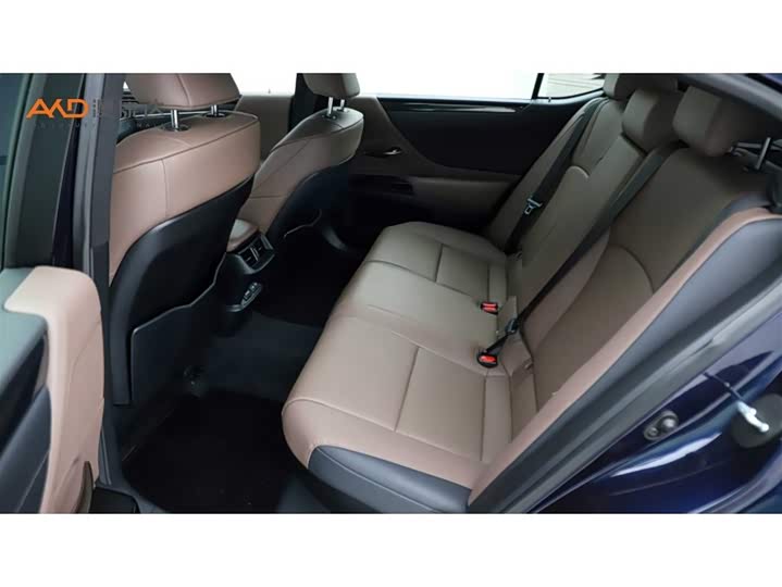 Фото 7 - Lexus ES