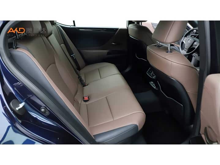 Фото 8 - Lexus ES