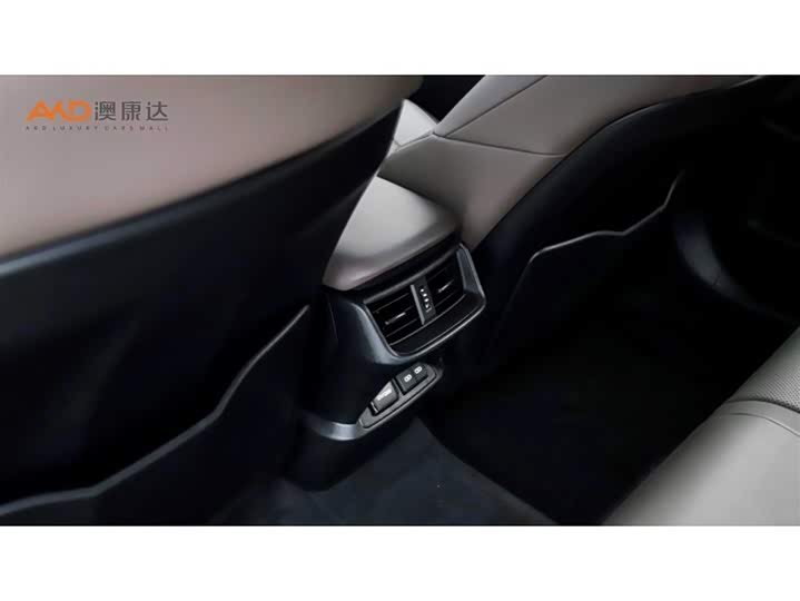 Фото 9 - Lexus ES