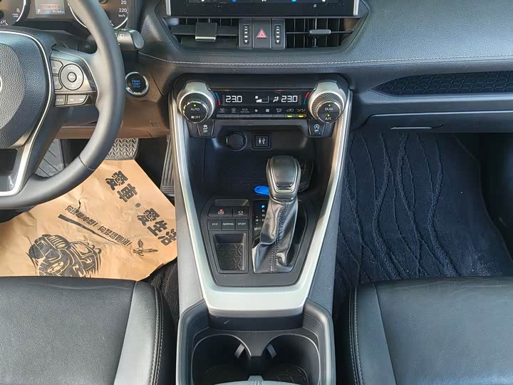 Фото 8 - Toyota Wildlander