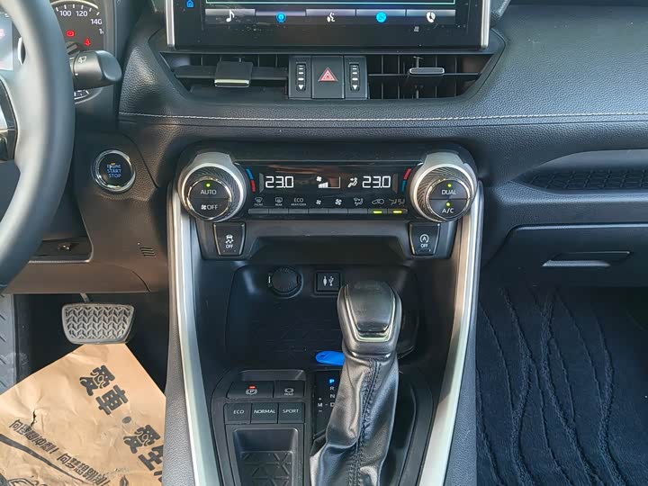 Фото 9 - Toyota Wildlander