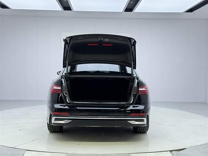 Фото 9 - Audi A6L