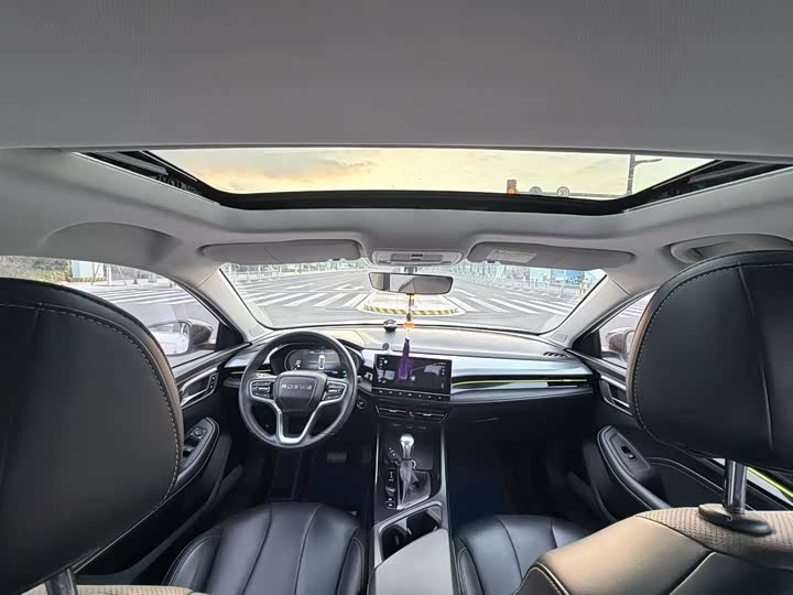 Фото 5 - Roewe i5