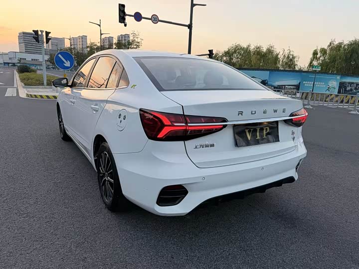 Фото 7 - Roewe i5