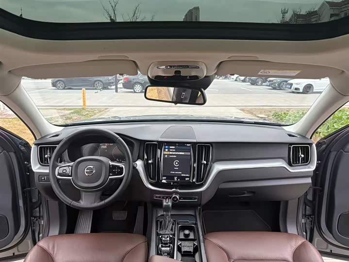 Фото 4 - Volvo XC60