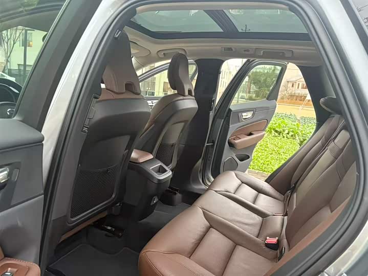 Фото 9 - Volvo XC60