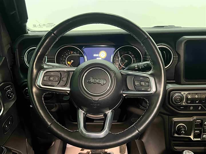 Фото 8 - Jeep Gladiator