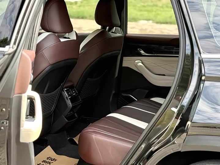 Фото 7 - Geely Monjaro