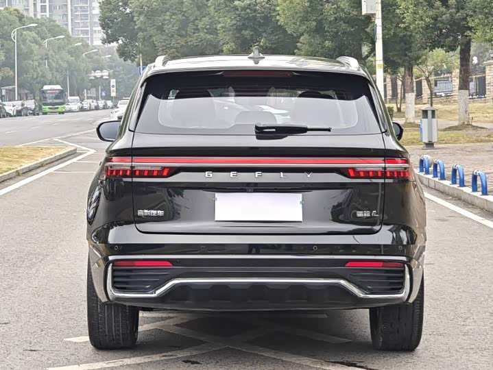 Фото 8 - Geely Monjaro