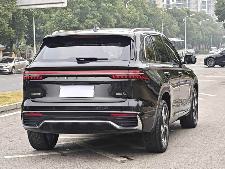 Фото 9 - Geely Monjaro