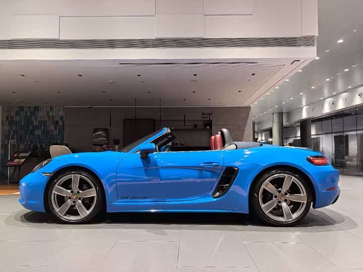Zdjęcie 2 - Porsche 718