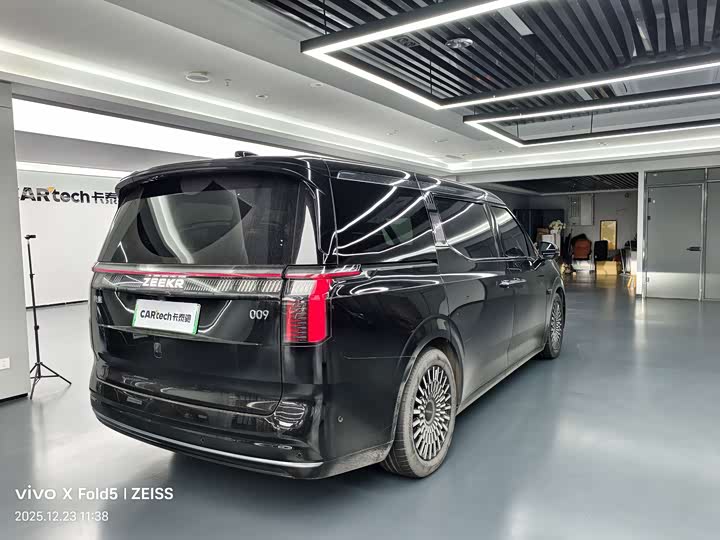 Фото 5 - Zeekr 009
