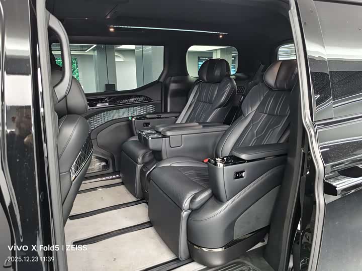 Фото 9 - Zeekr 009