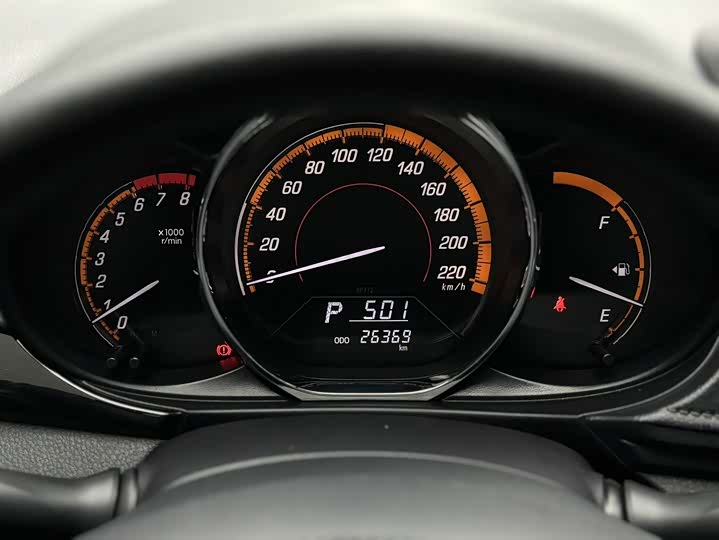 Фото 7 - Toyota Yaris L Hatchback