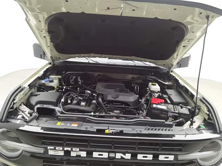 Фото 6 - Ford Bronco