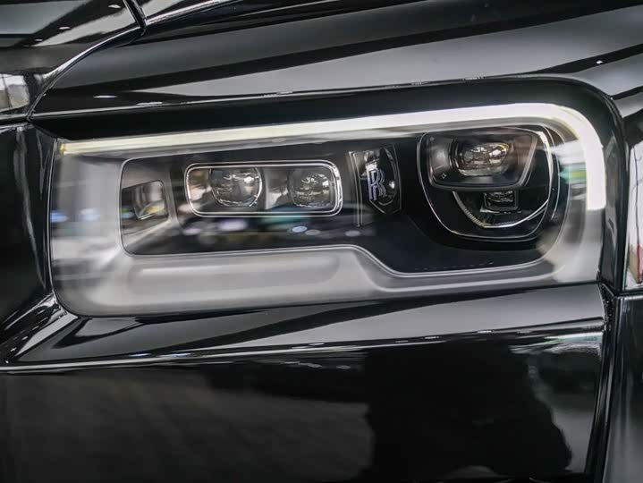 Фото 7 - Rolls-Royce Cullinan