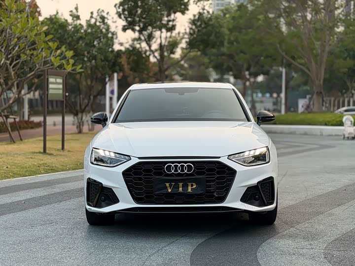 Фото 1 - Audi A4L