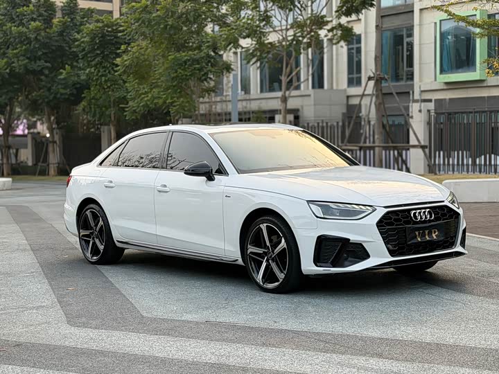 Фото 2 - Audi A4L