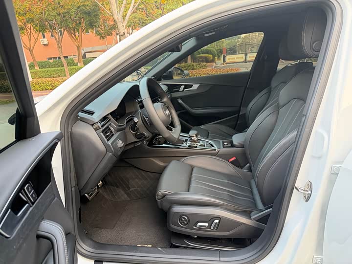 Фото 4 - Audi A4L