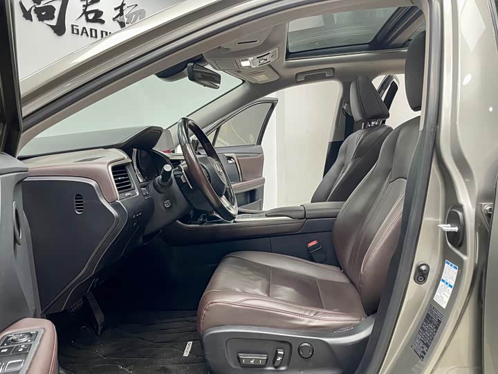 Фото 4 - Lexus RX