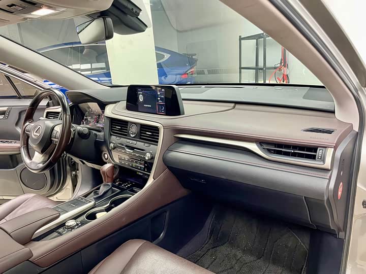 Фото 7 - Lexus RX