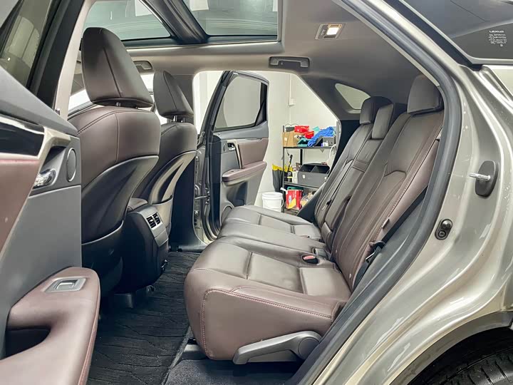 Фото 8 - Lexus RX