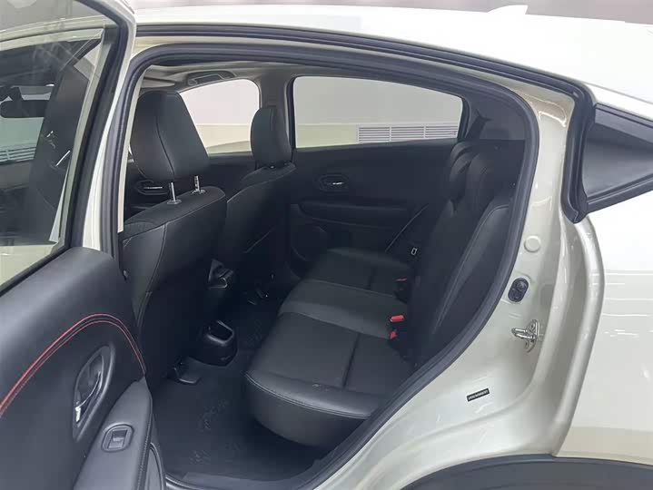 Фото 7 - Honda Vezel