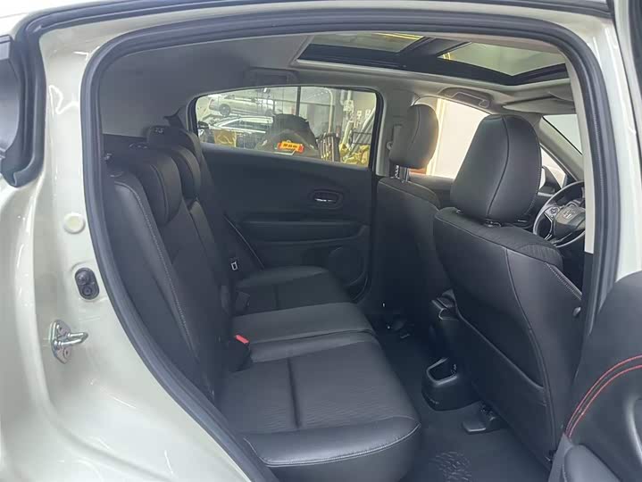 Фото 8 - Honda Vezel