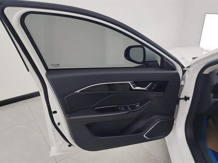 Фото 7 - Bestune B70