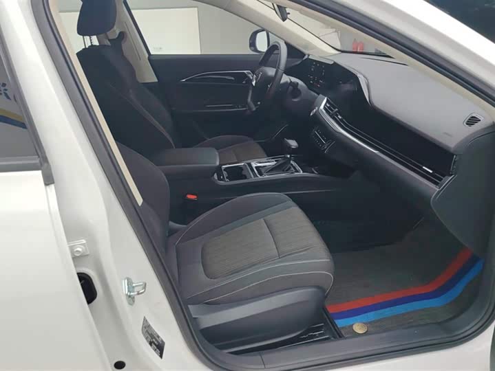 Фото 8 - Bestune B70