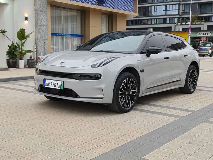 Фото 3 - Zeekr 001