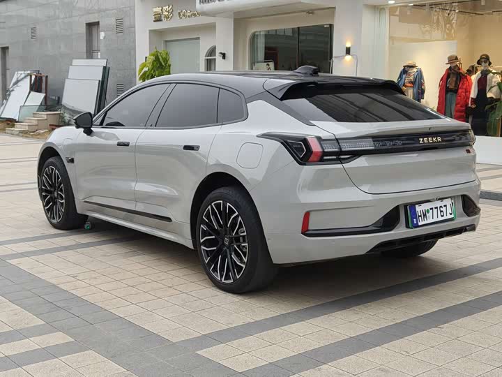 Фото 8 - Zeekr 001