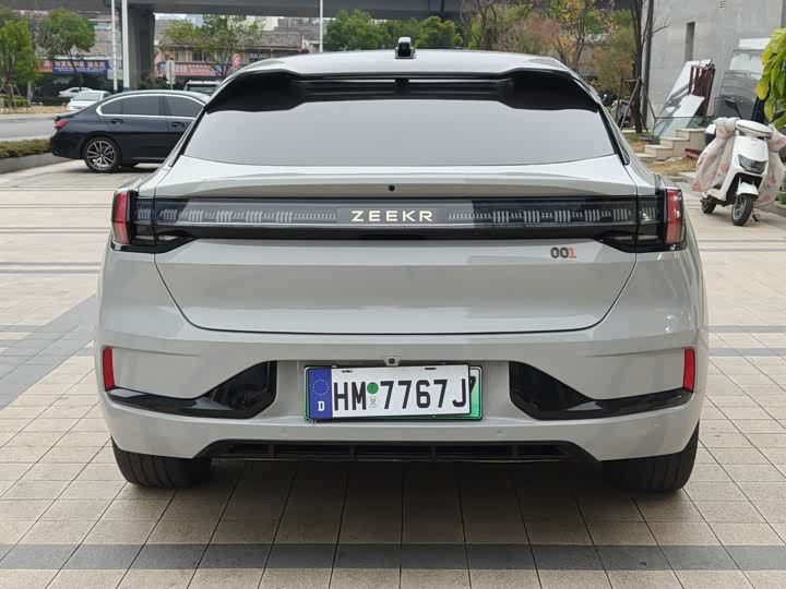 Фото 9 - Zeekr 001