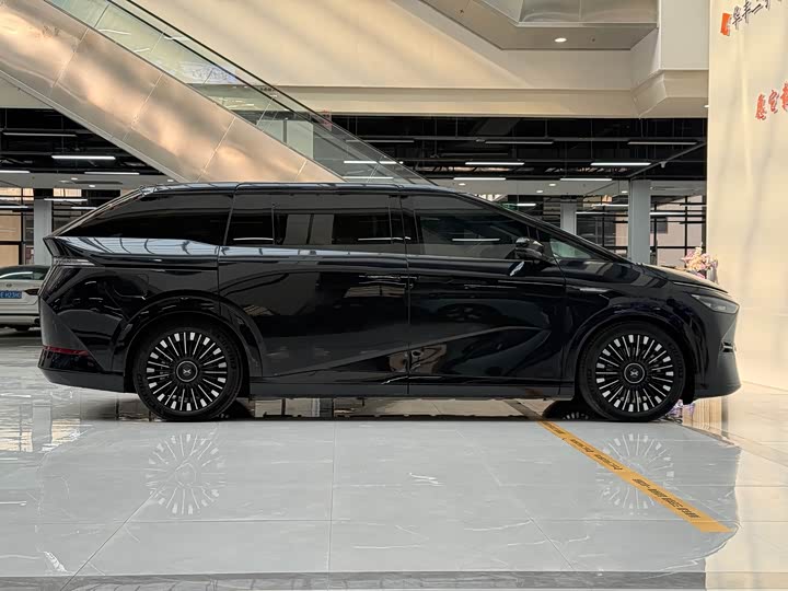 Фото 8 - XPeng X9