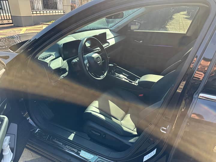 Фото 9 - Honda Accord