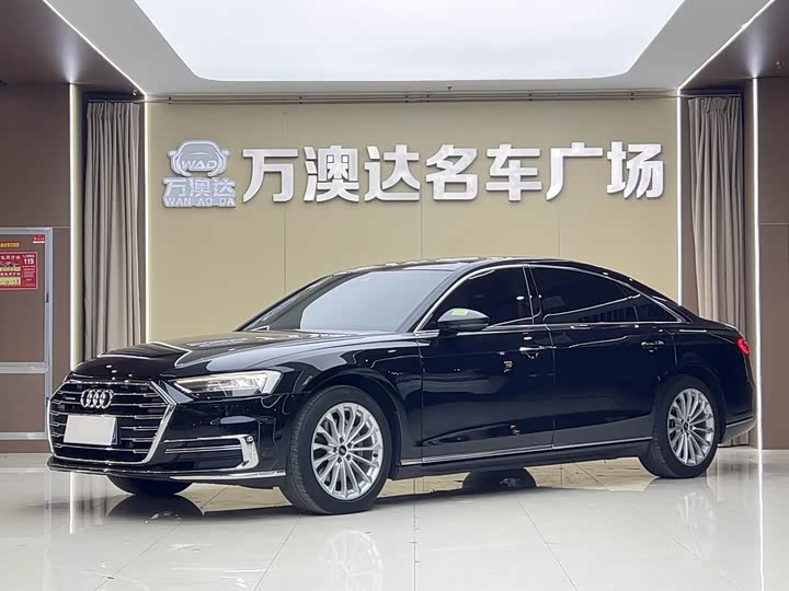 Фото 1 - Audi A8