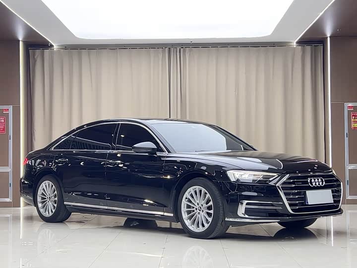 Фото 3 - Audi A8