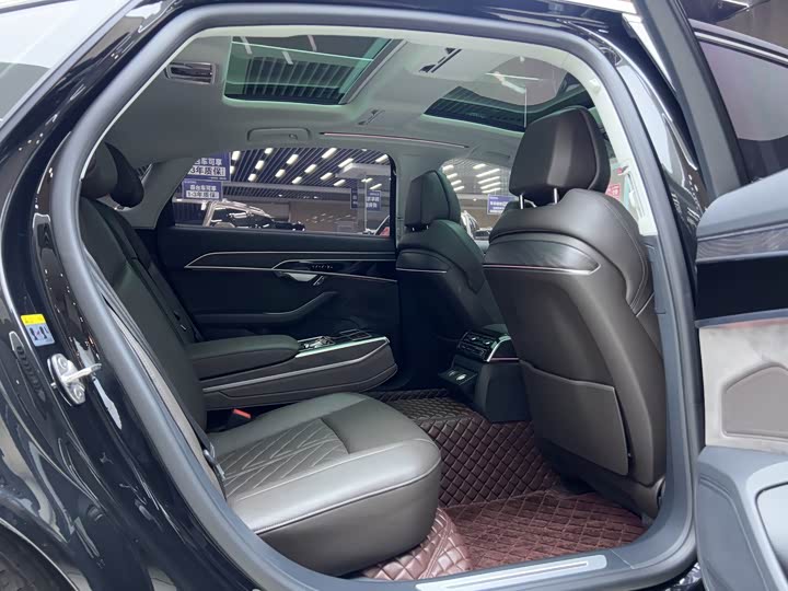 Фото 5 - Audi A8