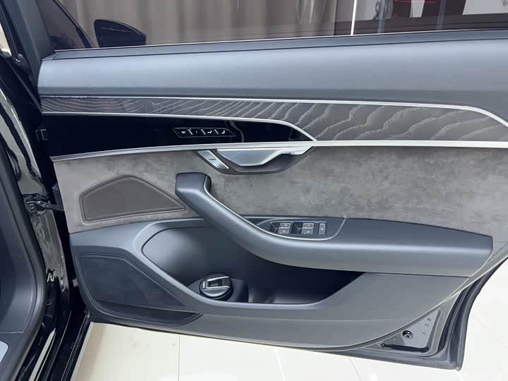 Фото 9 - Audi A8