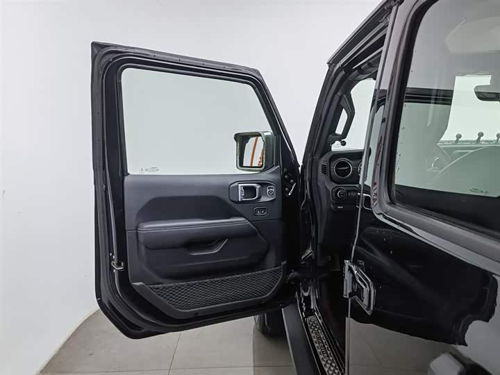 Фото 8 - Jeep Gladiator