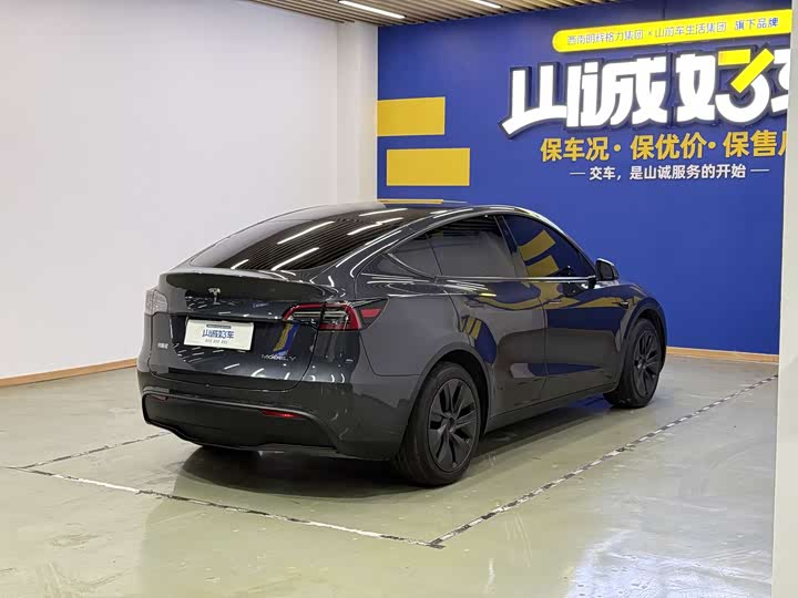 Фото 6 - Tesla Model Y