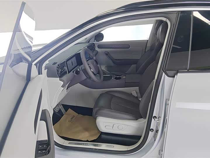 Фото 9 - Leapmotor C11