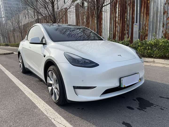 Фото 3 - Tesla Model Y