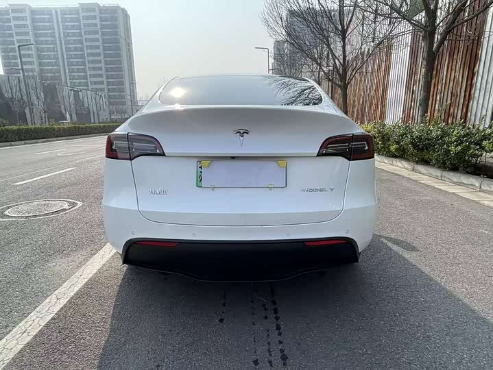 Фото 8 - Tesla Model Y