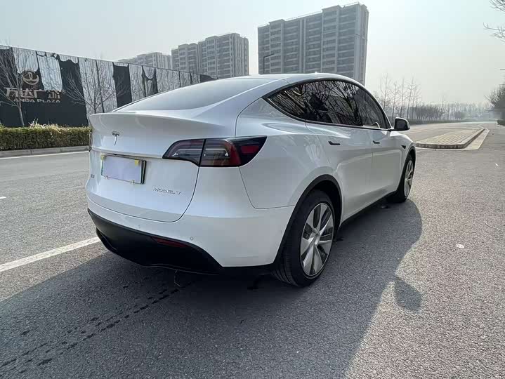 Фото 9 - Tesla Model Y