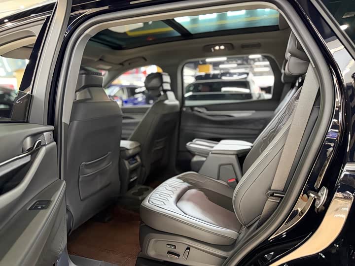 Фото 9 - Ford Edge