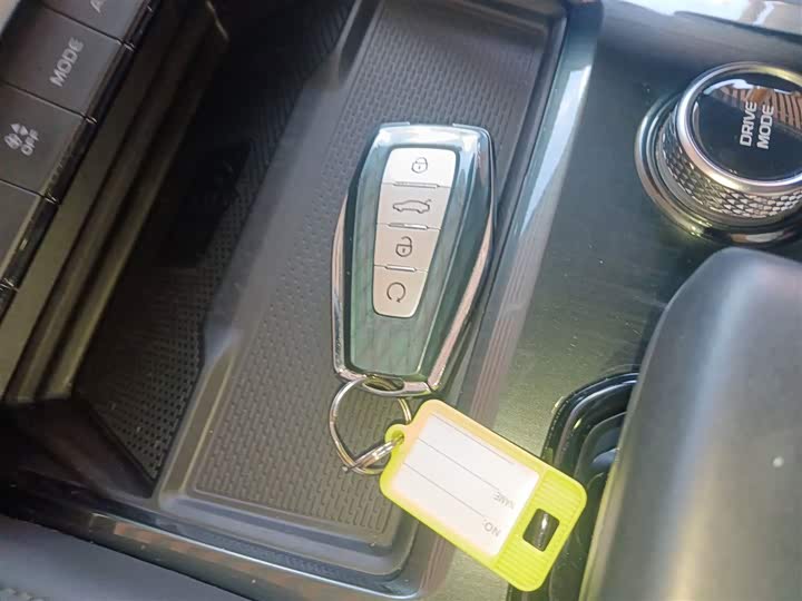 Фото 9 - Geely Monjaro