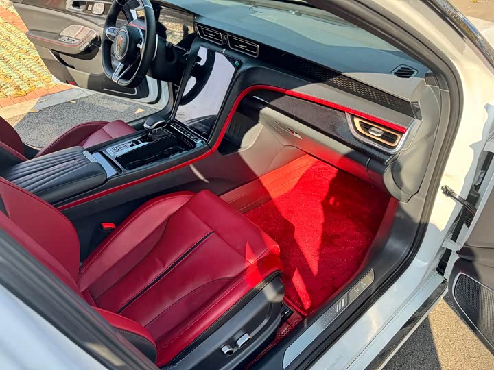 Фото 6 - Hongqi H6